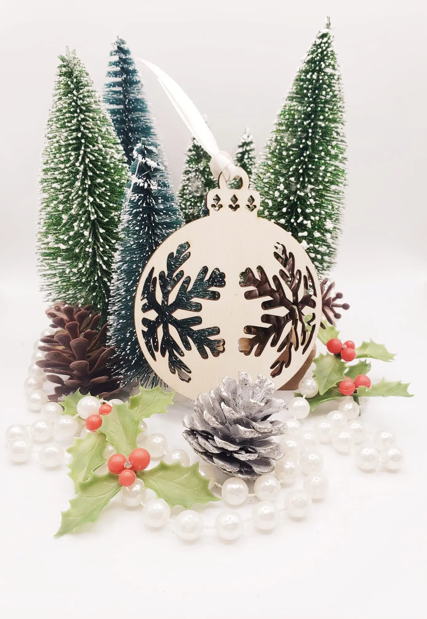 Boule de Noël en bois brut - design 10