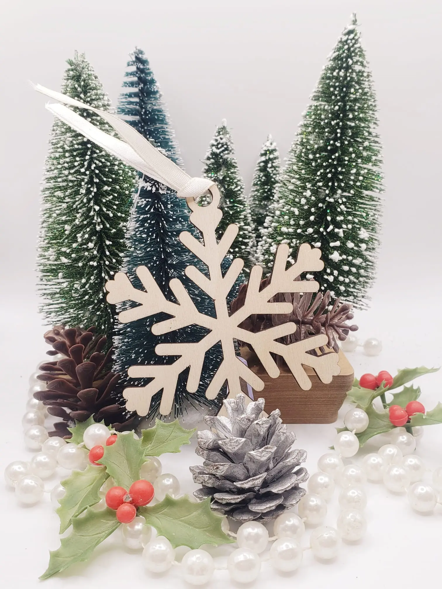 Boule de Noël en bois brut - design 13