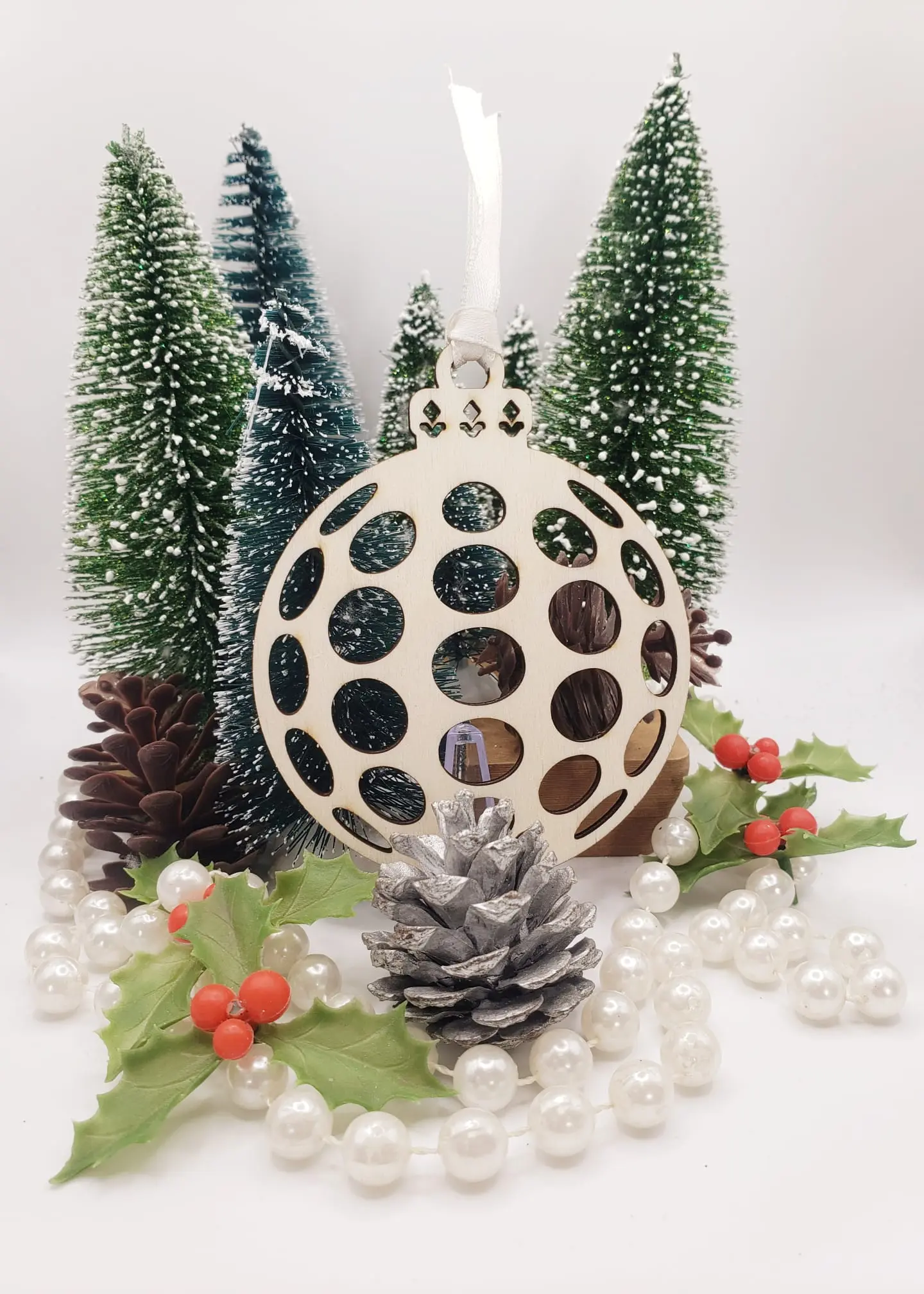 Boule de Noël en bois brut - design 2