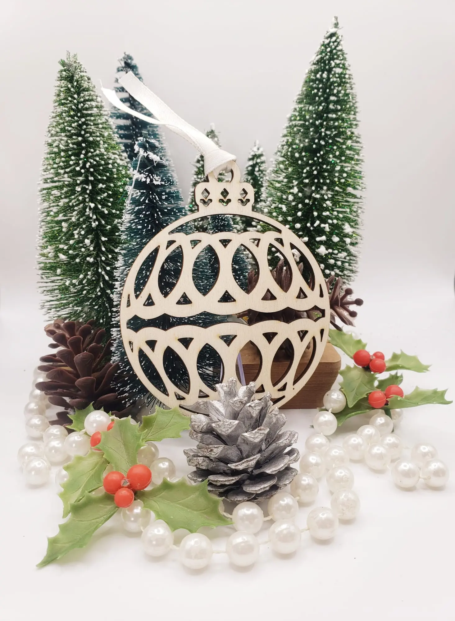 Boule de Noël en bois brut - design 5