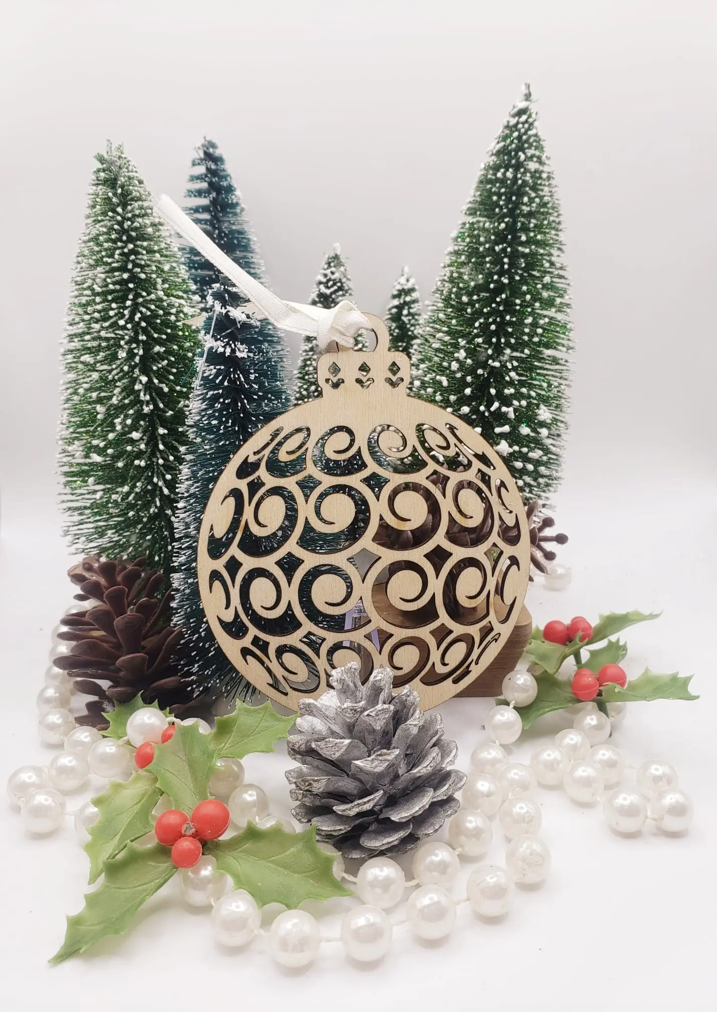 Boule de Noël en bois brut - design 6